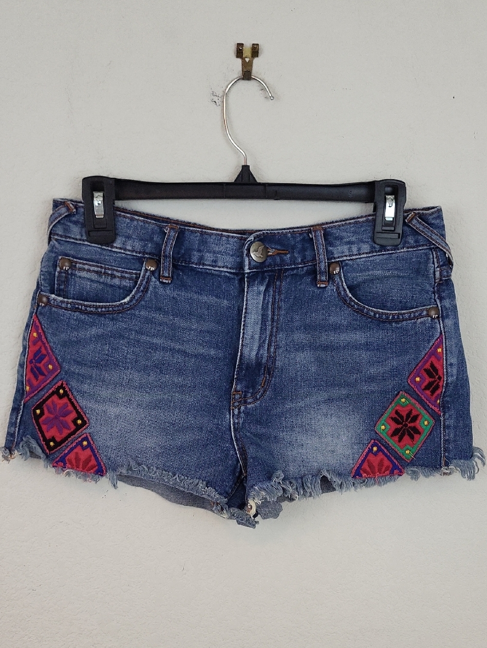 Free People Jean Cut off Shorts Womens 27 Embroidered Patches Blue Denim Booty
